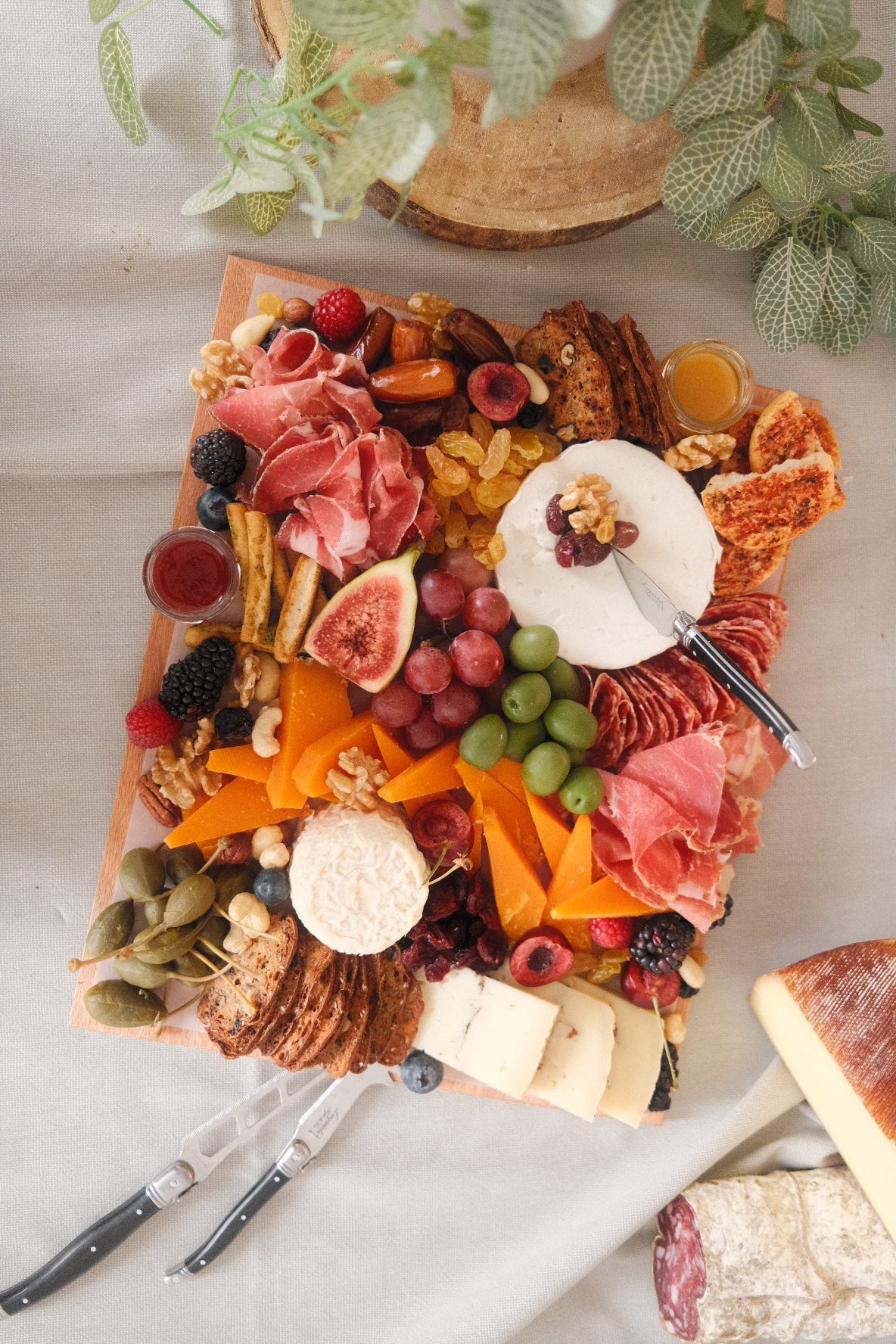 Kaas & Charcuterieplank, 4 tot 8 personen